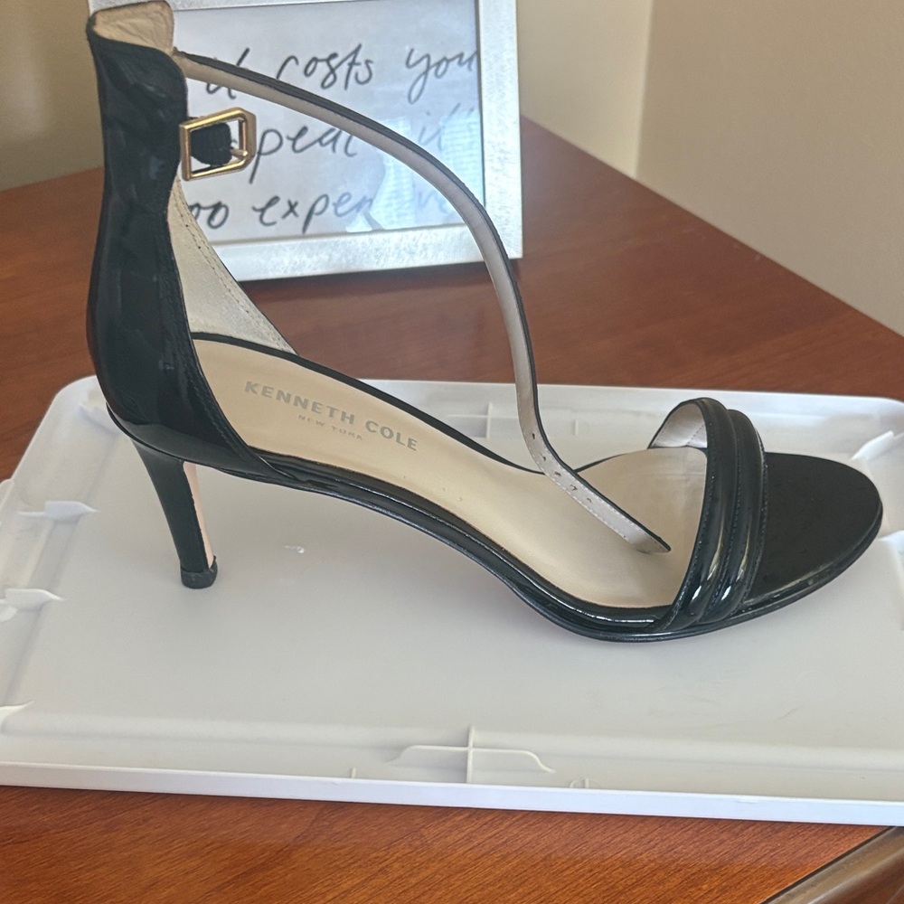 Kenneth Cole Black Patent Leather Heels.Slightly worn, in good condition.